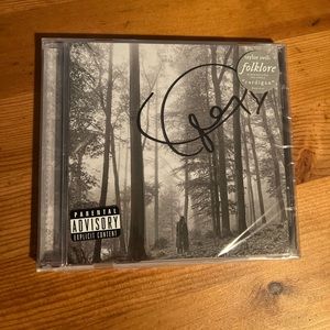 Taylor Swift Folklore signed cd with heart!